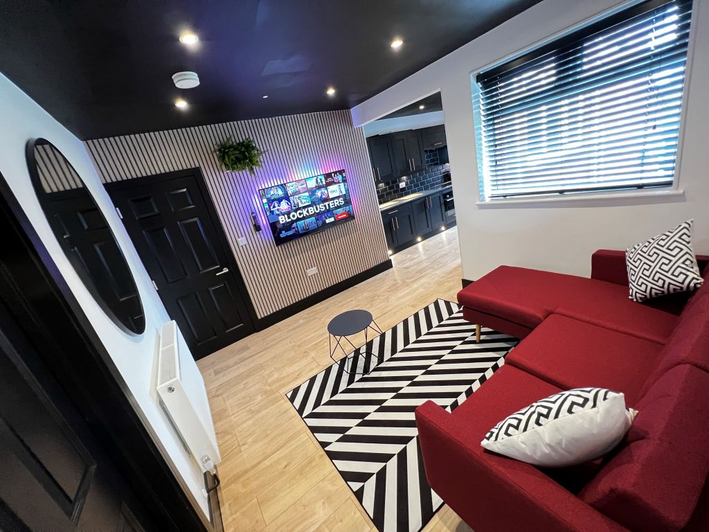 Property photo 3 of 6 Living Room