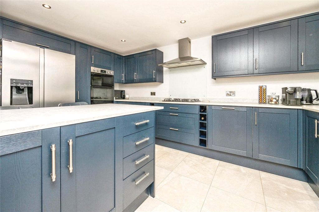 Property photo 3 of 14 Breakfast Kitchen