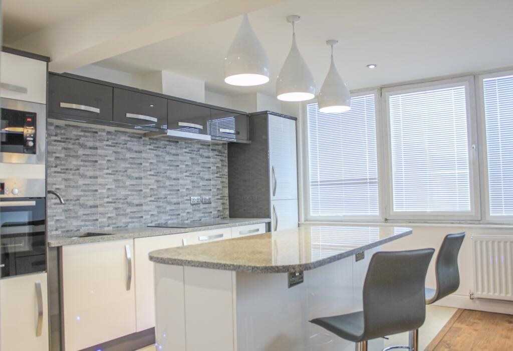 Property photo 1 of 9 Kitchen 2