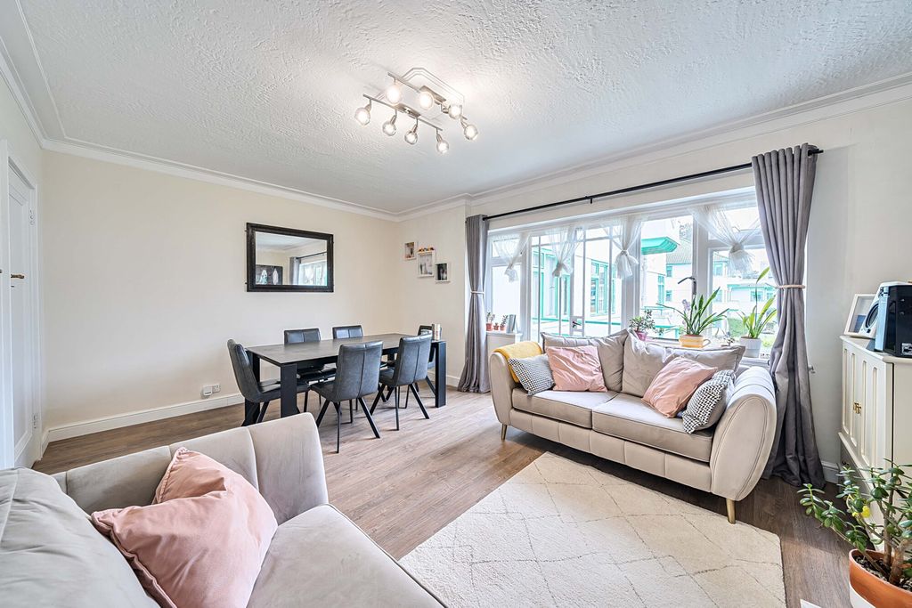 Property photo 2 of 20 1409587-10-6985E9...