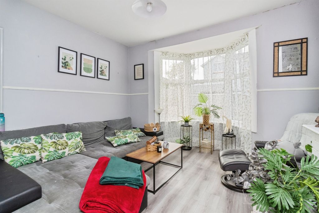 Property photo 2 of 18