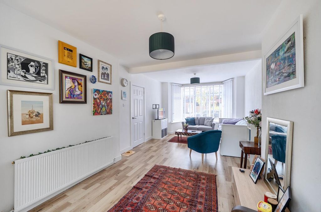 Property photo 3 of 16 Davidson Frost-Wellings, Dfw, Anmersh Grove, Ha7,