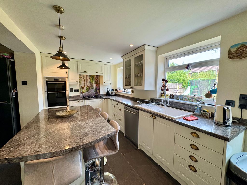 Property photo 3 of 18 Kitchen