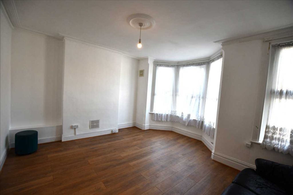 Property photo 2 of 6 Reception