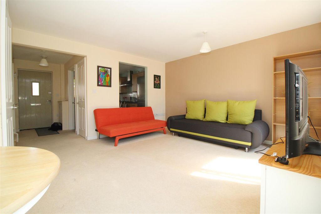 Property photo 3 of 8 Lounge.Jpg