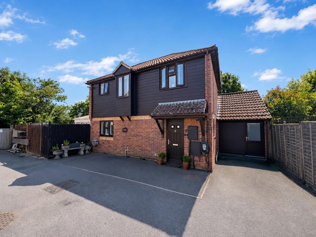 Property photo 1 of 20 9 Rookwood Close - Front Shot.Jpg
