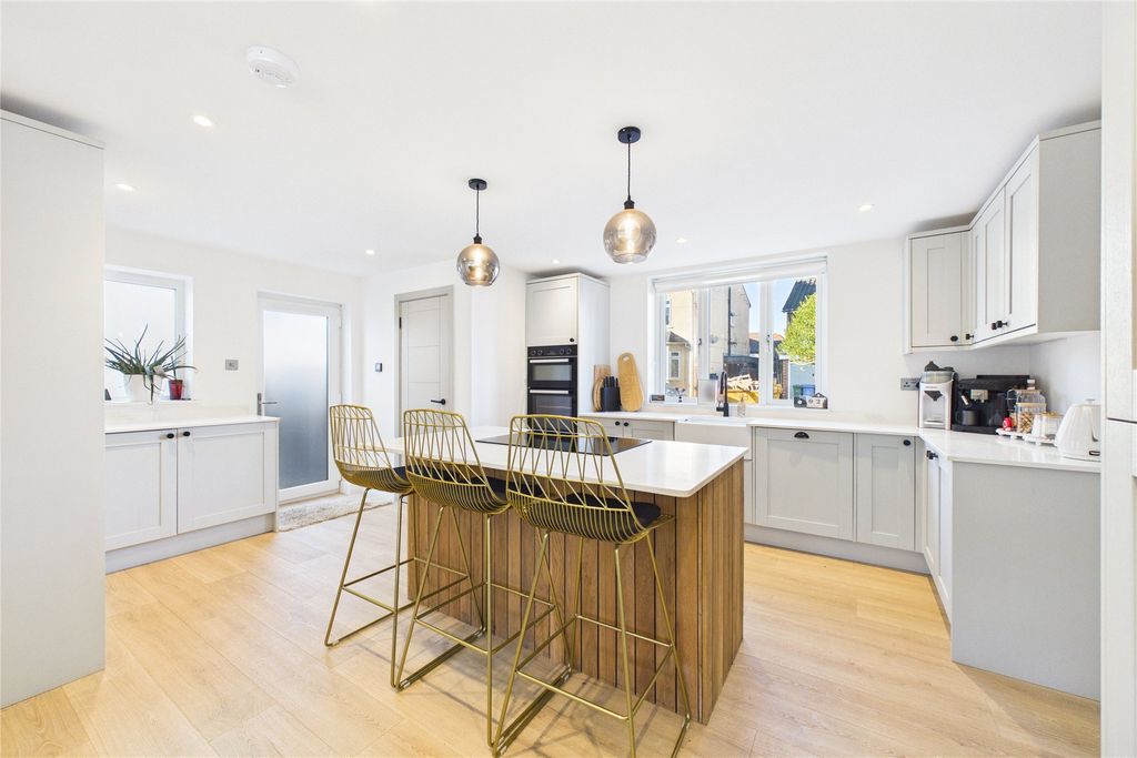 Property photo 2 of 16 Picture No. 24