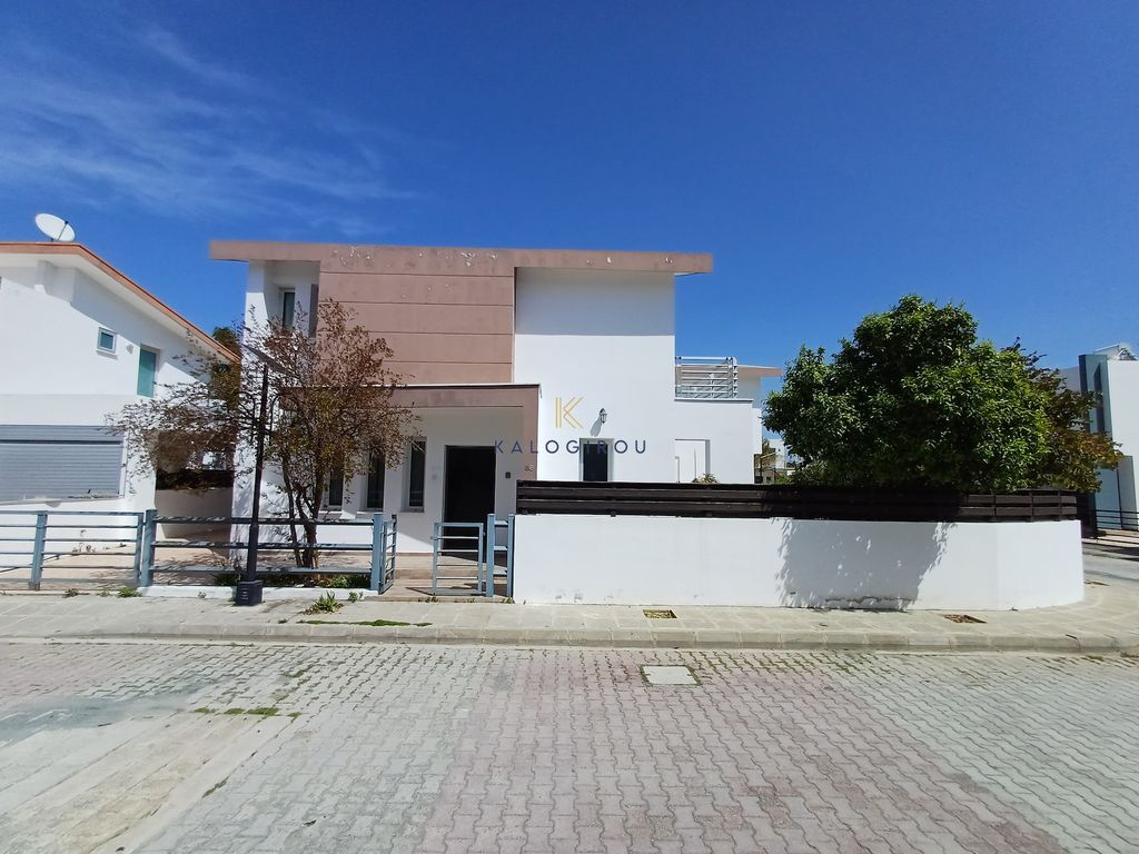 Property photo 2 of 19