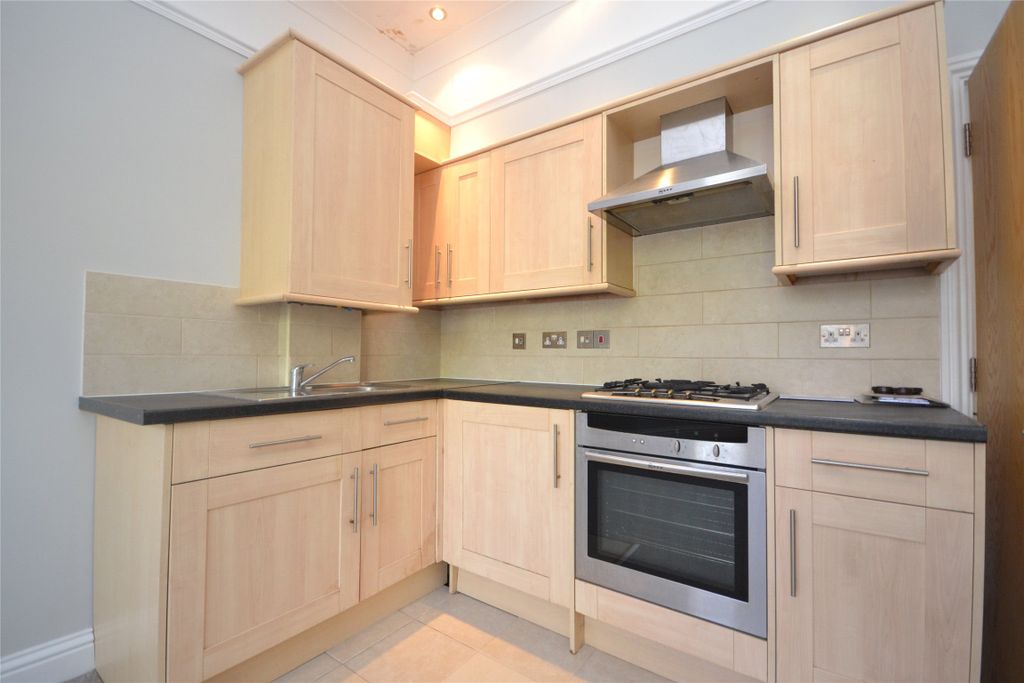 Property photo 3 of 10 Kitchen