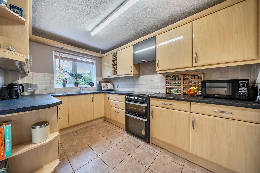 Property photo 3 of 23 Kitchen