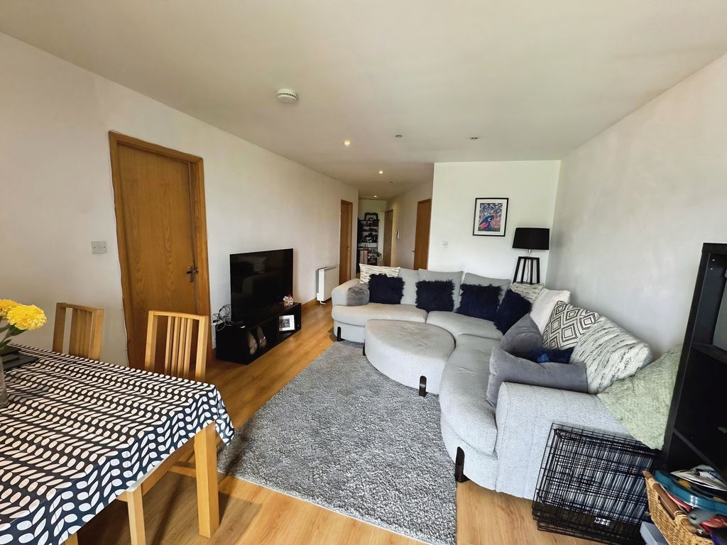 Property photo 3 of 17 9c52Df42-9513Ab1d-6705-40Af-82dc-87c168097A4A