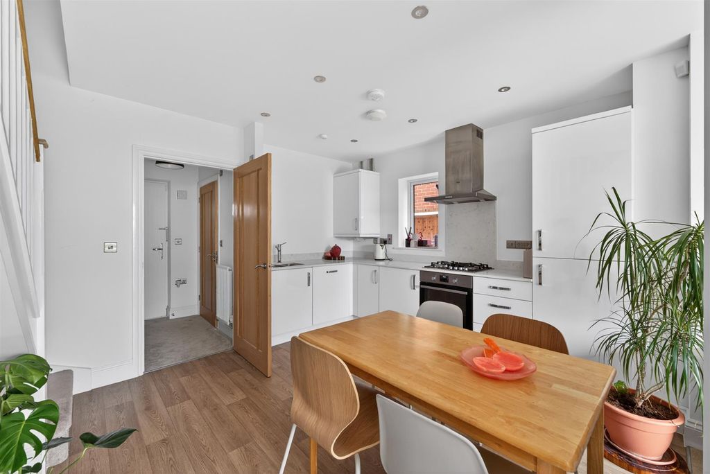 Property photo 3 of 16 Kitchen/Dining