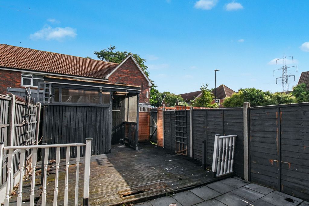 Property photo 3 of 11 13 Oakley Close, Beckton, London E6 5Rt