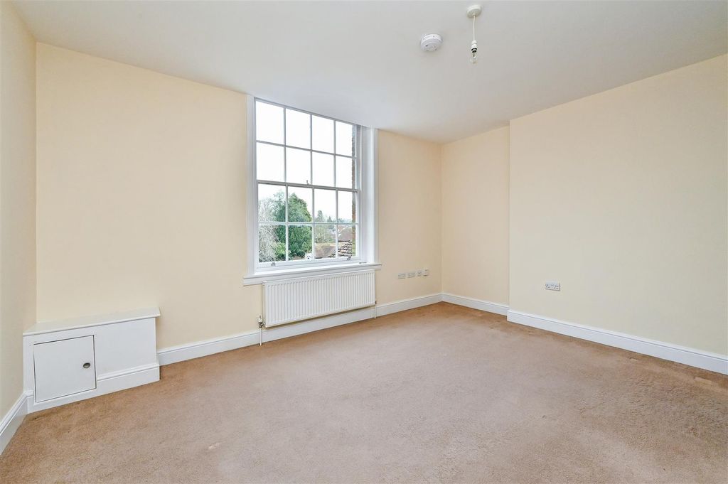 Property photo 3 of 6 Living Room