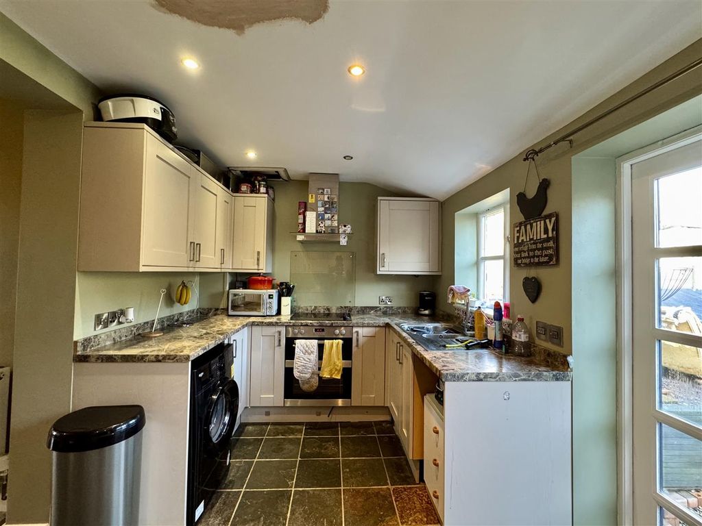 Property photo 3 of 26 Kitchen