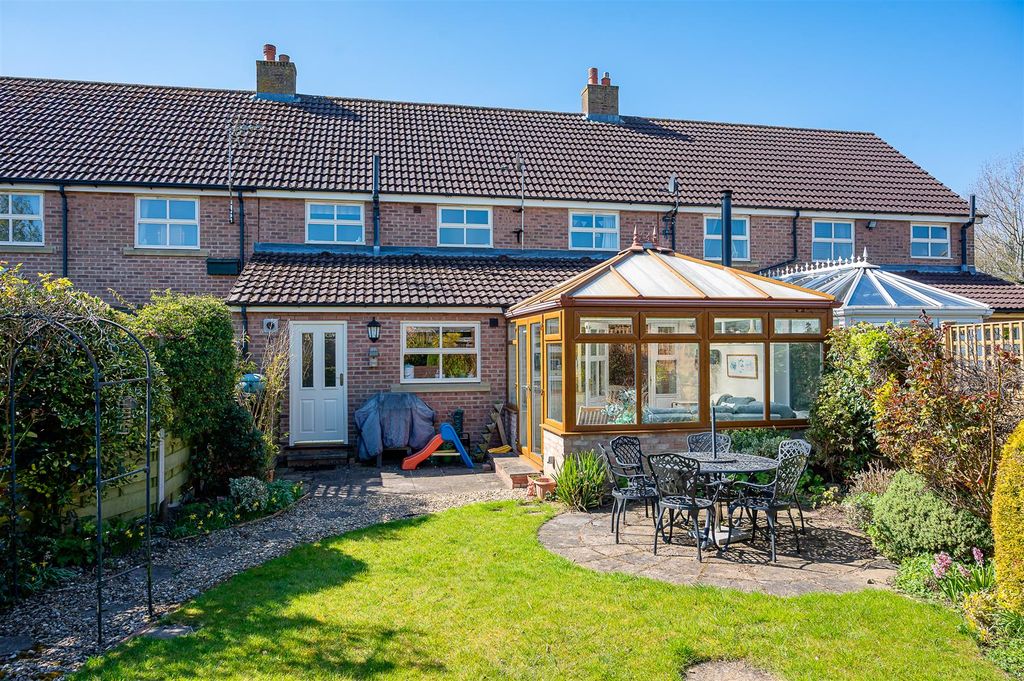 Property photo 1 of 19 External