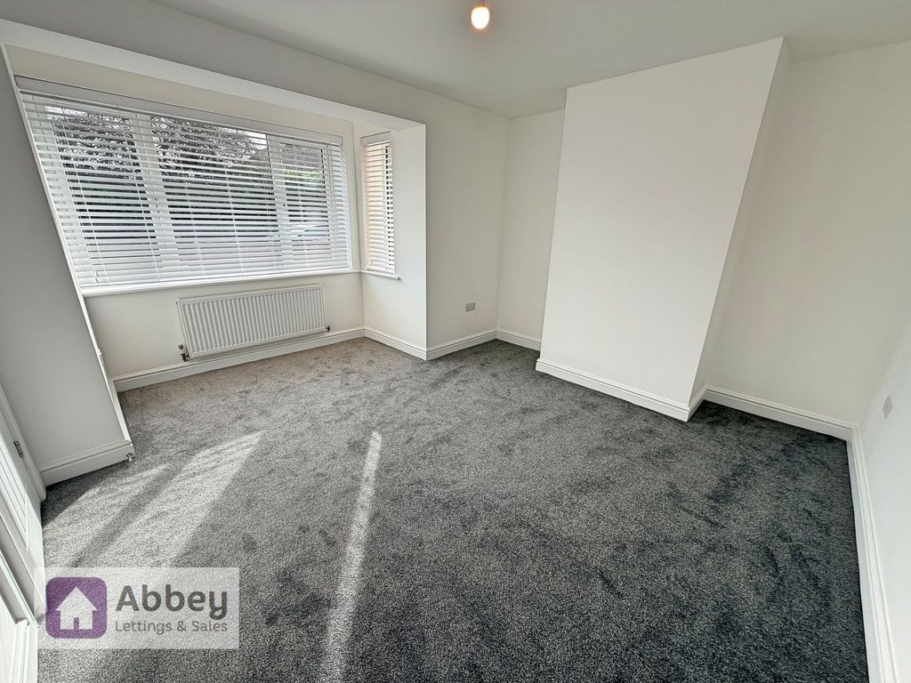 Property photo 3 of 17 Lounge