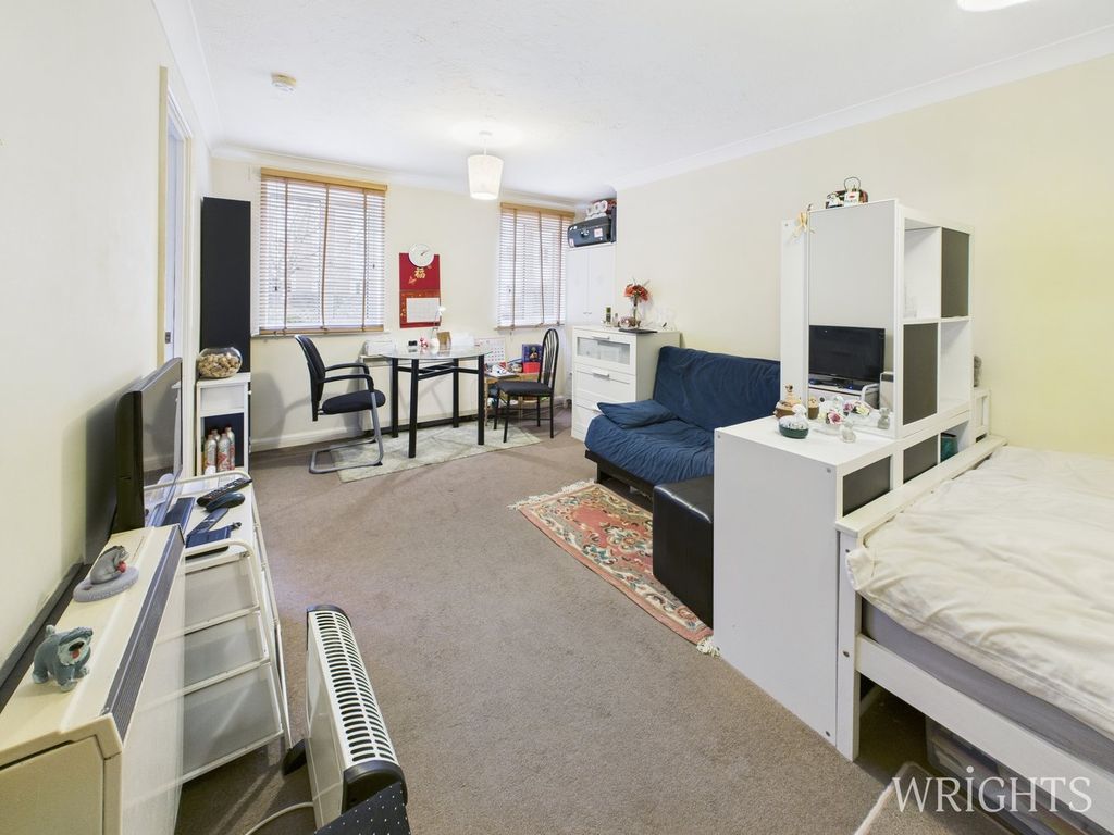 Property photo 2 of 6 Living Room/Bedroom