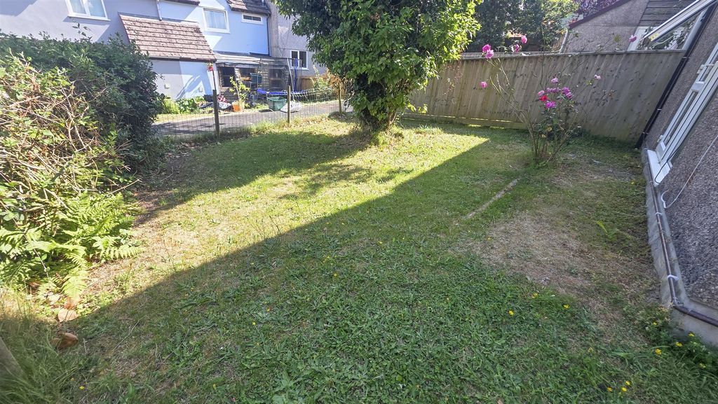 Property photo 2 of 11 Garden.Jpg