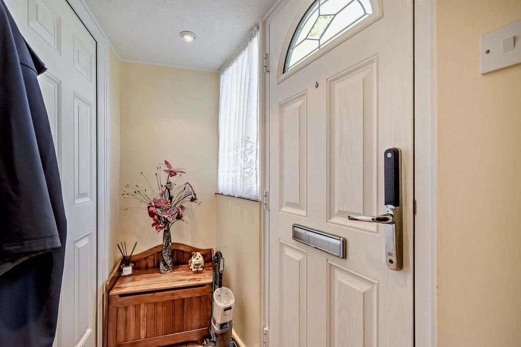 Property photo 2 of 32