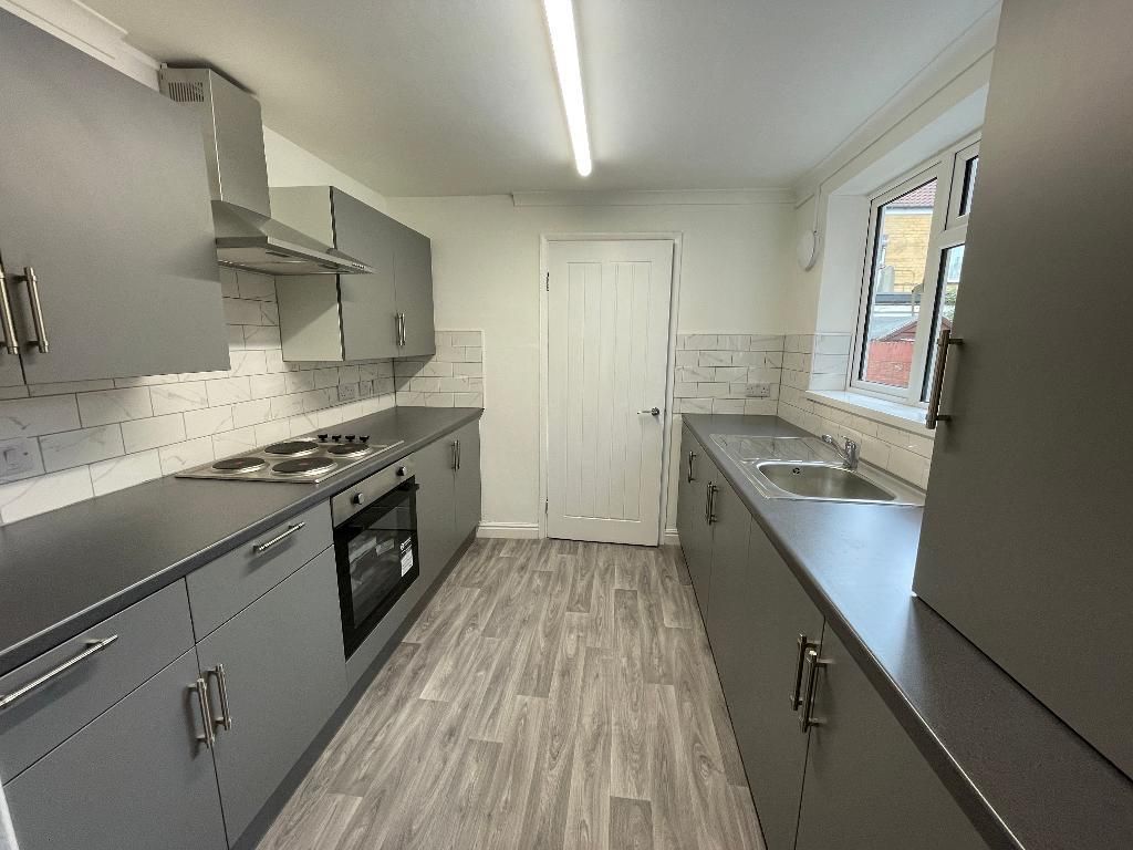 Property photo 1 of 11 Kitchen