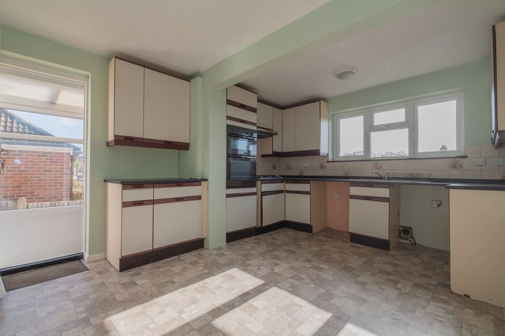 Property photo 3 of 12 Picture 3