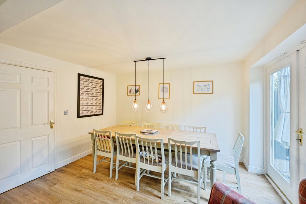 Property photo 3 of 16 Photo