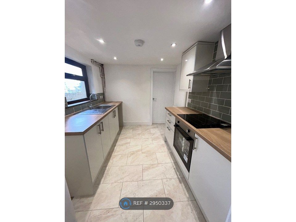 Property photo 1 of 17 Kitchen
