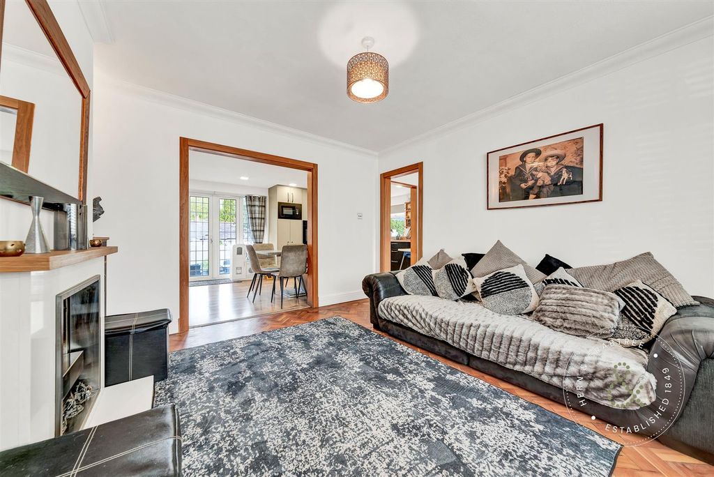 Property photo 3 of 29 Brundall-Crescent-17.Jpg