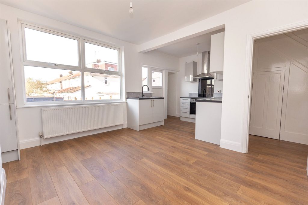 Property photo 3 of 19 Picture No. 15