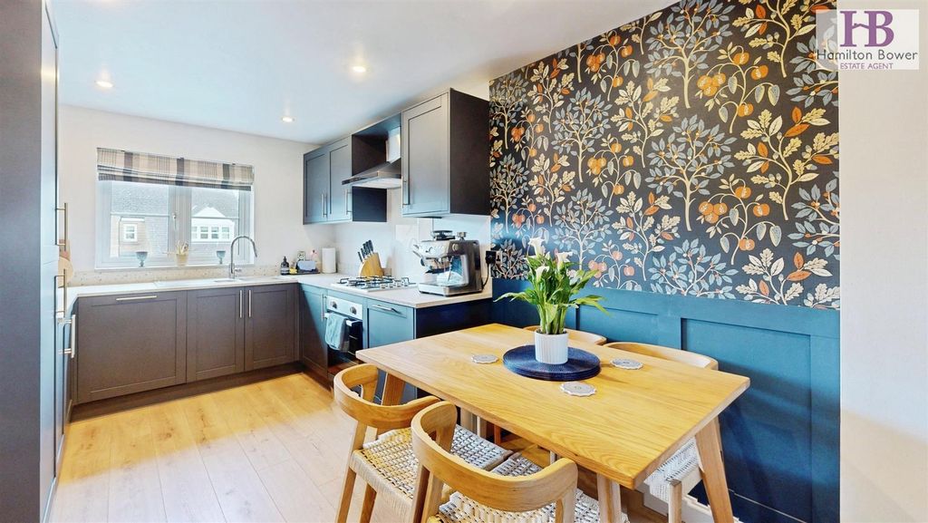 Property photo 2 of 17 Dining Kitchen