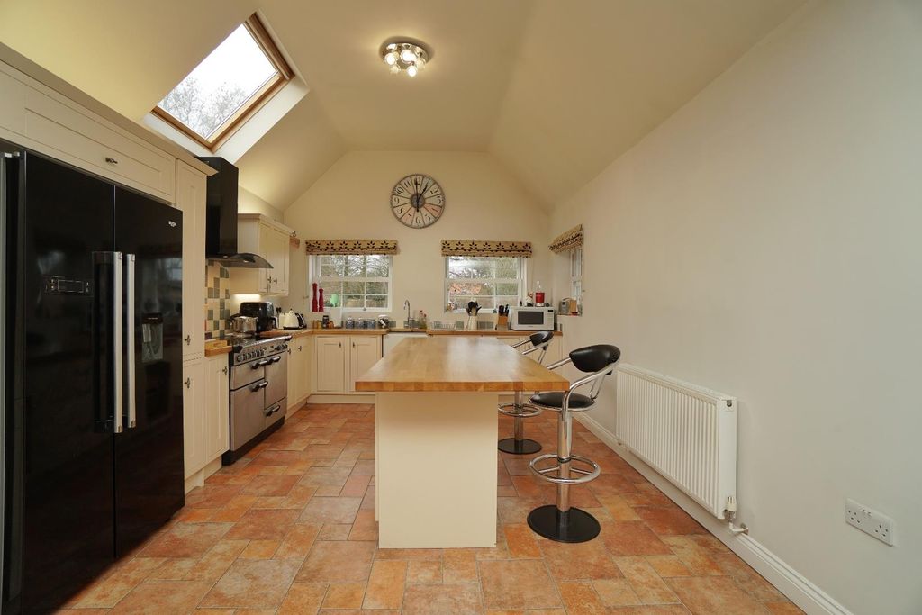 Property photo 2 of 19 Kitchen