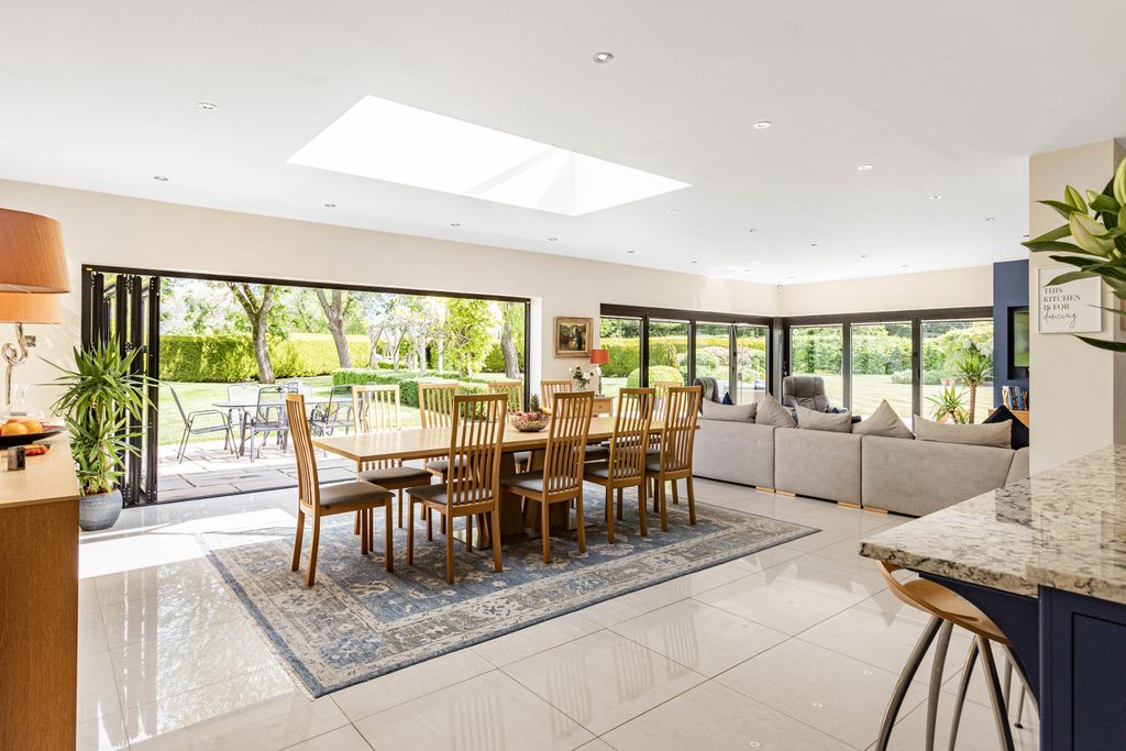 Property photo 3 of 46 Kitchen/Dining
