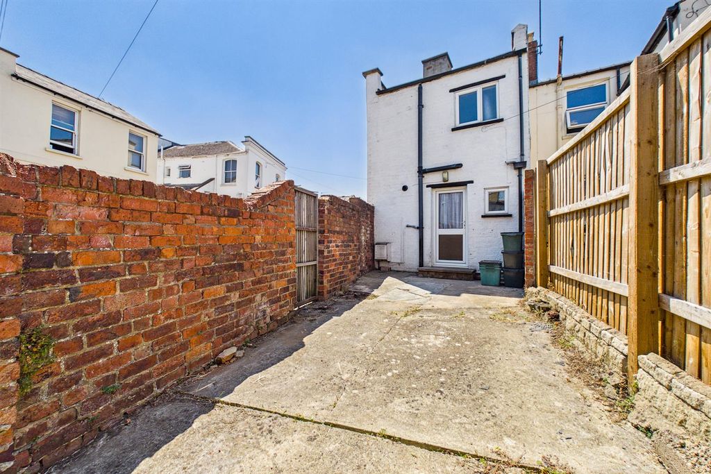 Property photo 3 of 33 13 St Pauls Road, Marle Hill, Cheltenham Gl50 4Es