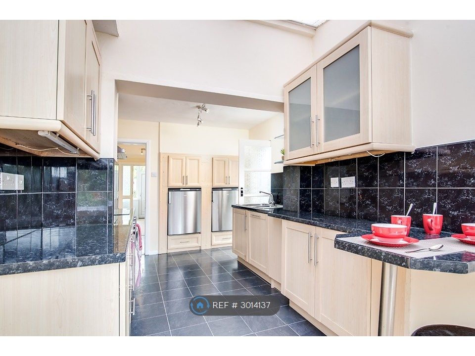 Property photo 3 of 12 Integrated Appliances