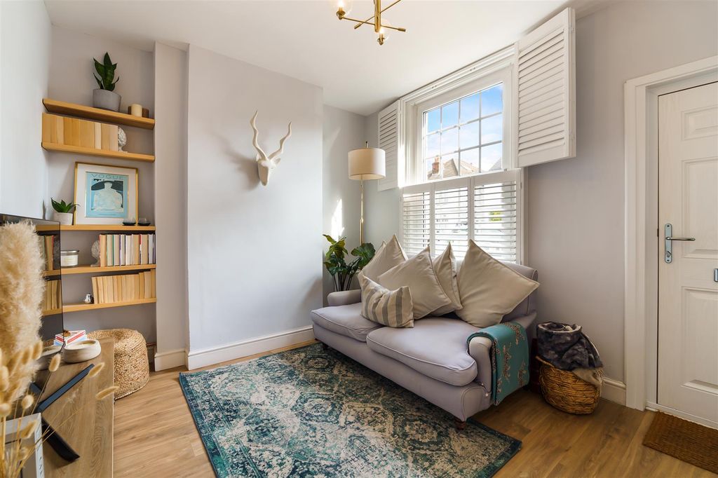 Property photo 3 of 15 Albert Road