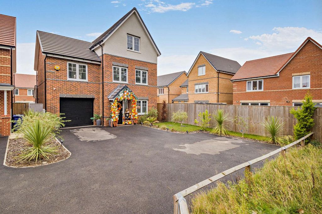 Property photo 2 of 21