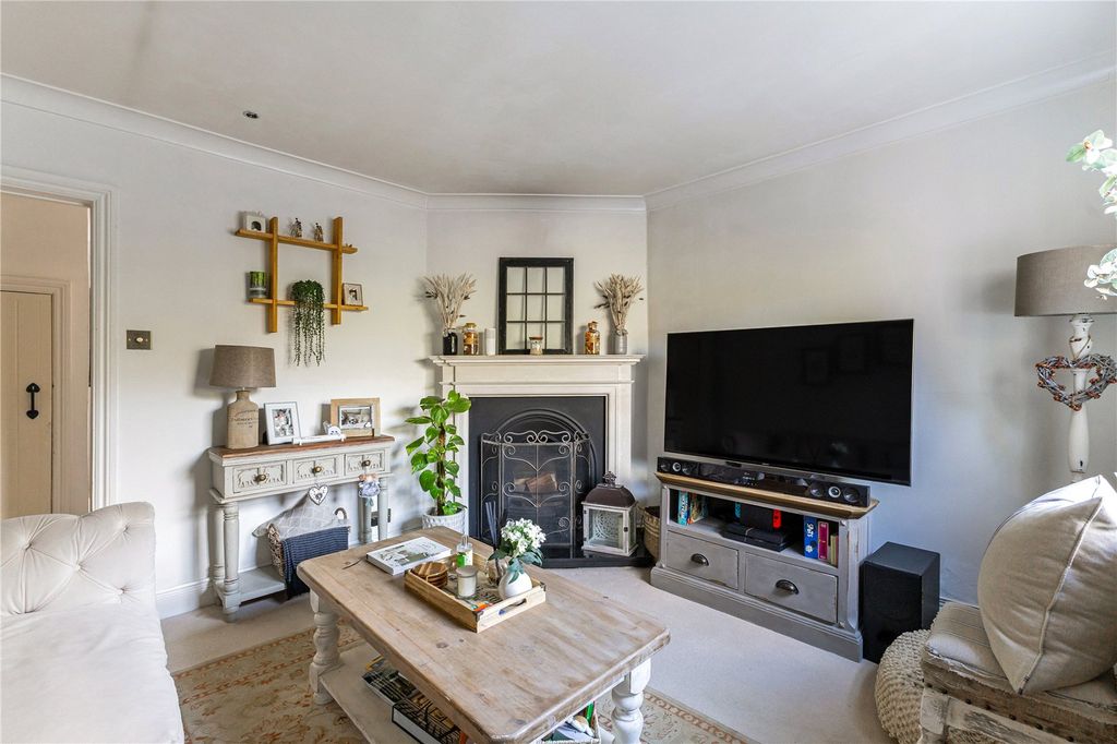 Property photo 2 of 12 Sitting Room