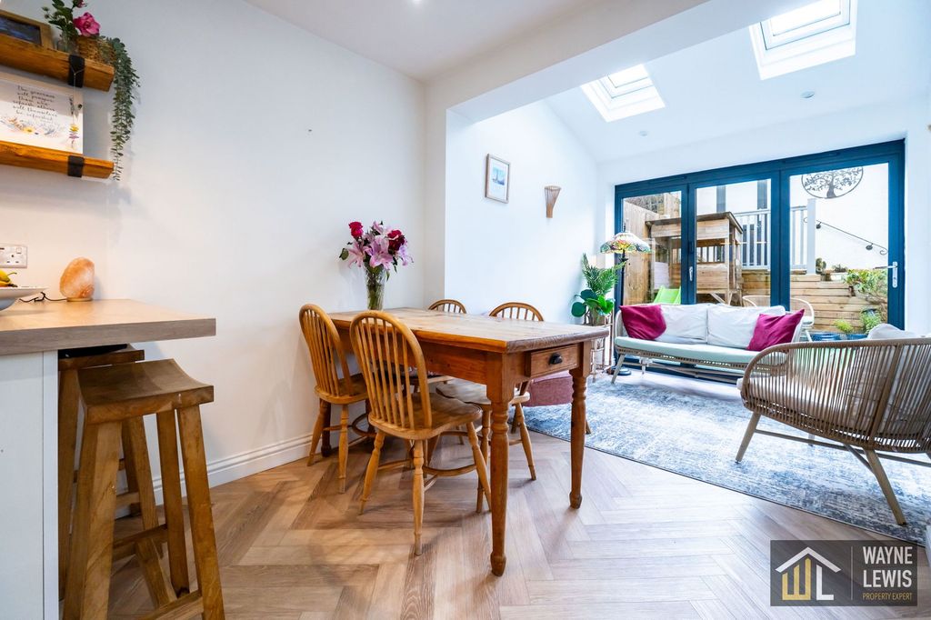 Property photo 3 of 43