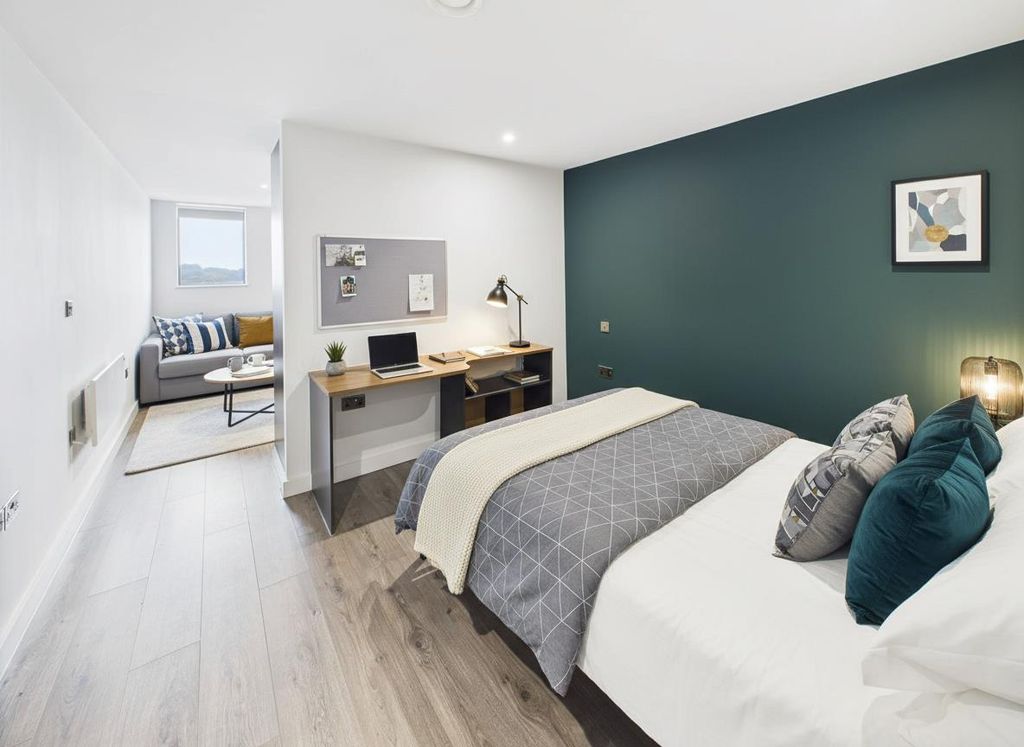 Property photo 3 of 27 Cam04720G0-Pr0096-Still006-001.Jpg