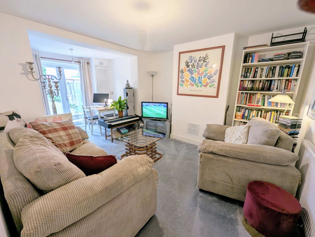 Property photo 1 of 14 Living Room