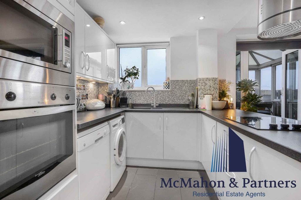 Property photo 3 of 24