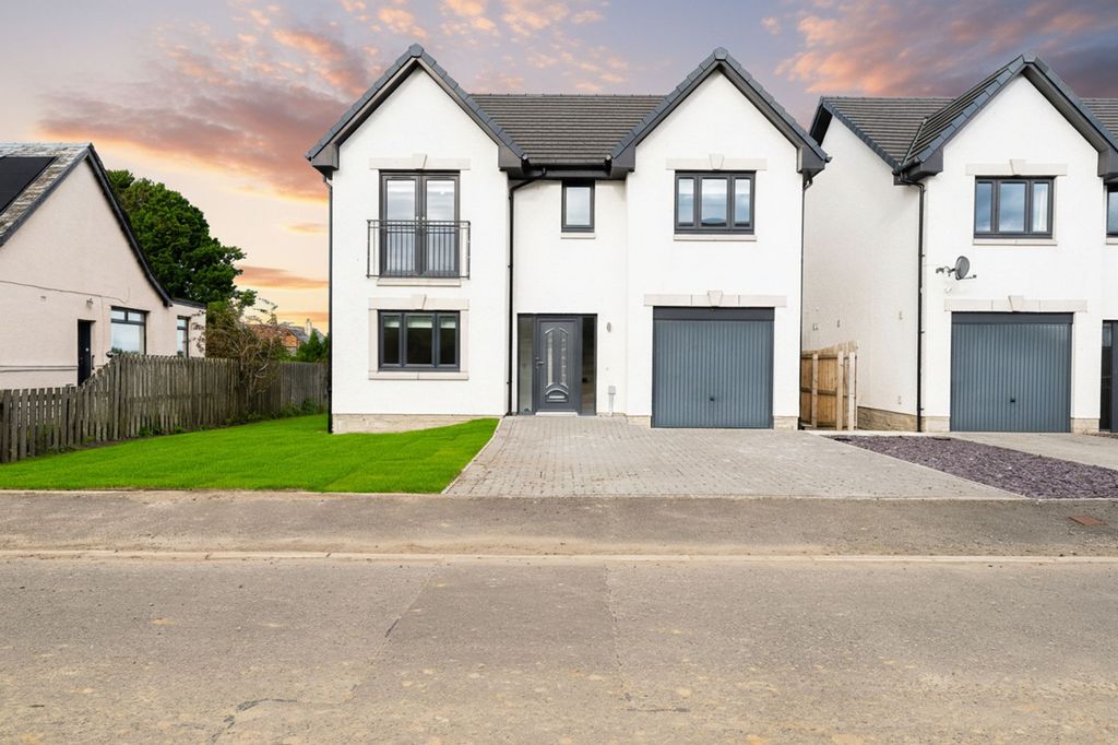 Property photo 1 of 32 Dusk Front Shot