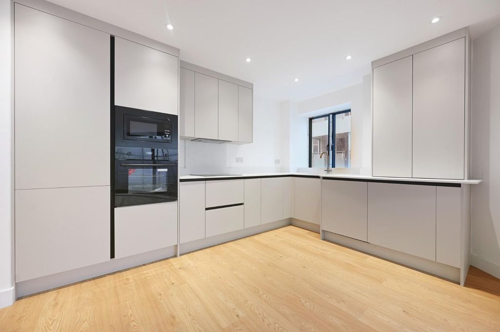Property photo 1 of 11 Ren - Show Flat, Branson House - Kitchen1 (1).Jpg