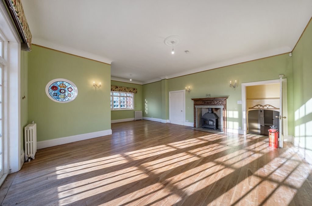 Property photo 2 of 37 1395547-113-695B9...