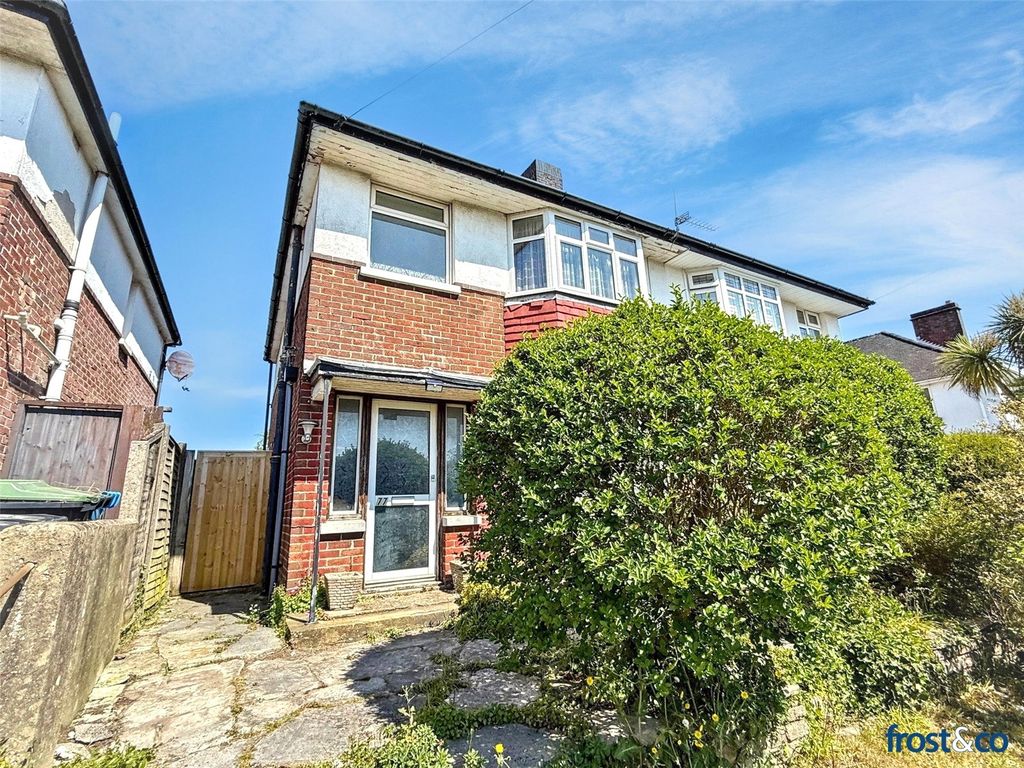 Property photo 1 of 16 Bournemouth Road