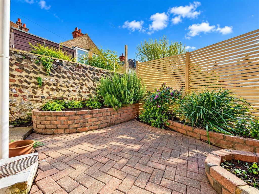 Property photo 1 of 11 300.Png