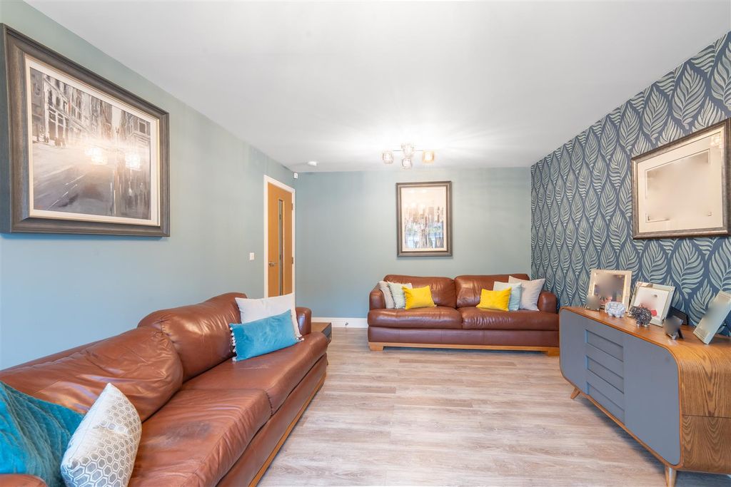 Property photo 3 of 22 Lounge.Jpg