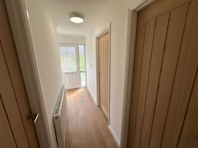 Property photo 2 of 7 Entrance Hall