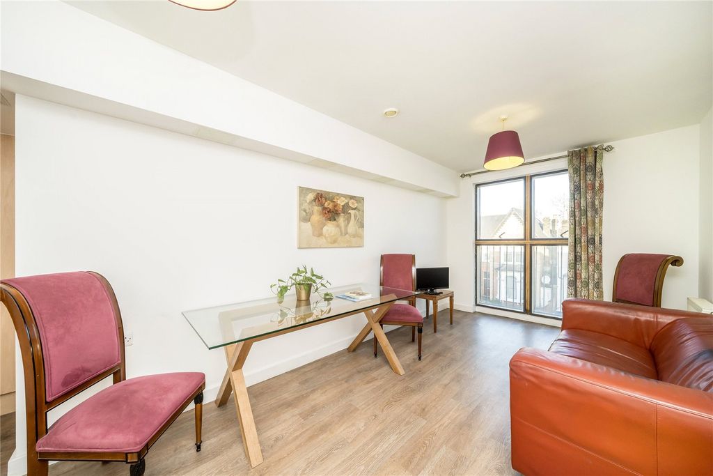 Property photo 3 of 7 Reception